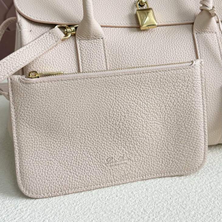Picture of Loro Piana Handbags _SKUfw205840359fw